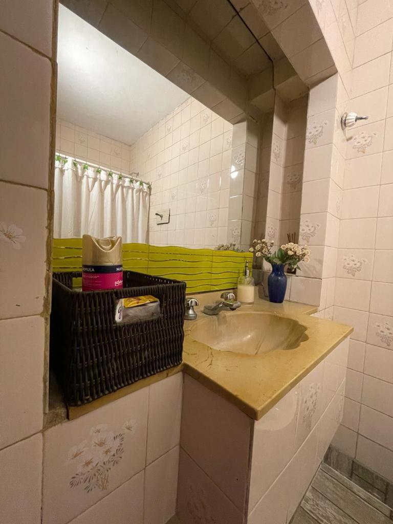 Habitacion Privada Barrio Uno Езейза Екстериор снимка